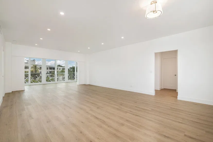 389 S Lake Drive #3h — photo 2