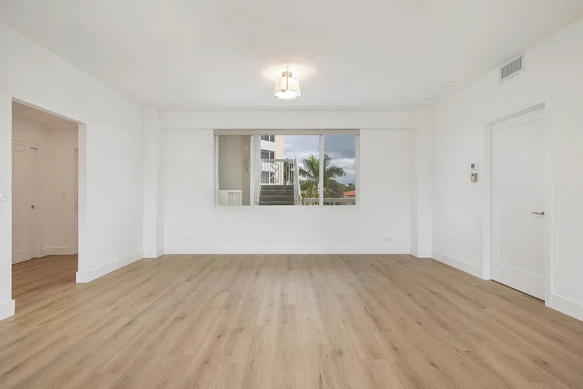 389 S Lake Drive #3h — photo 3