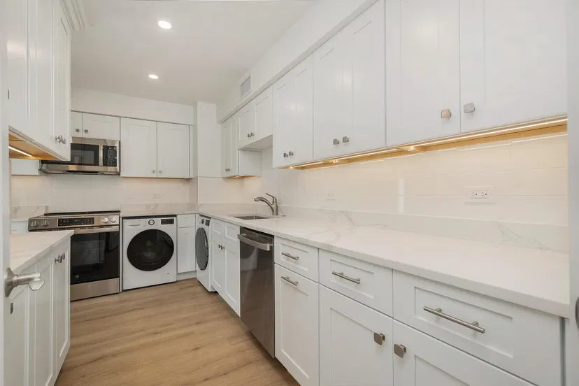389 S Lake Drive #3h — photo 4