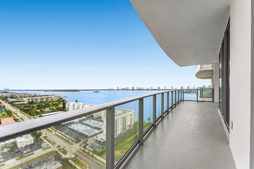 220 Lake Shore Drive 2005, Lake Park