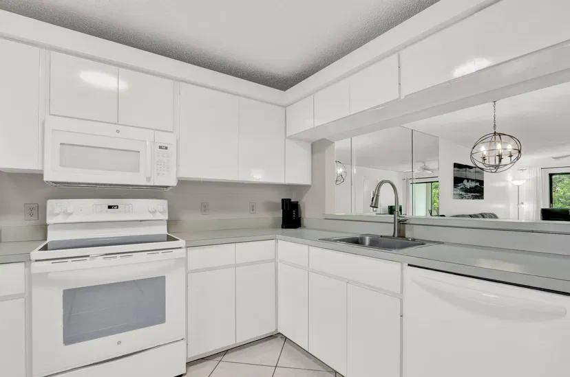 115 Bamboo Road 205, Palm Beach Shores