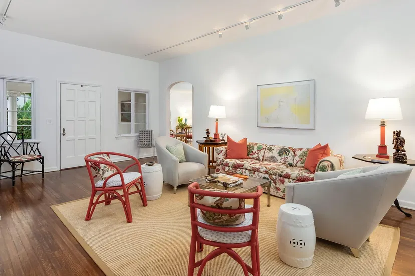 425 Seaspray Avenue — photo 3