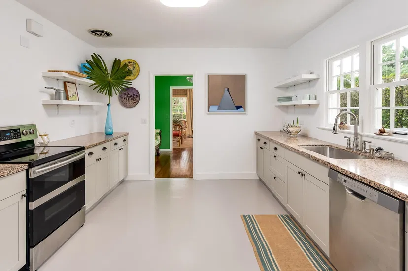 425 Seaspray Avenue — photo 5