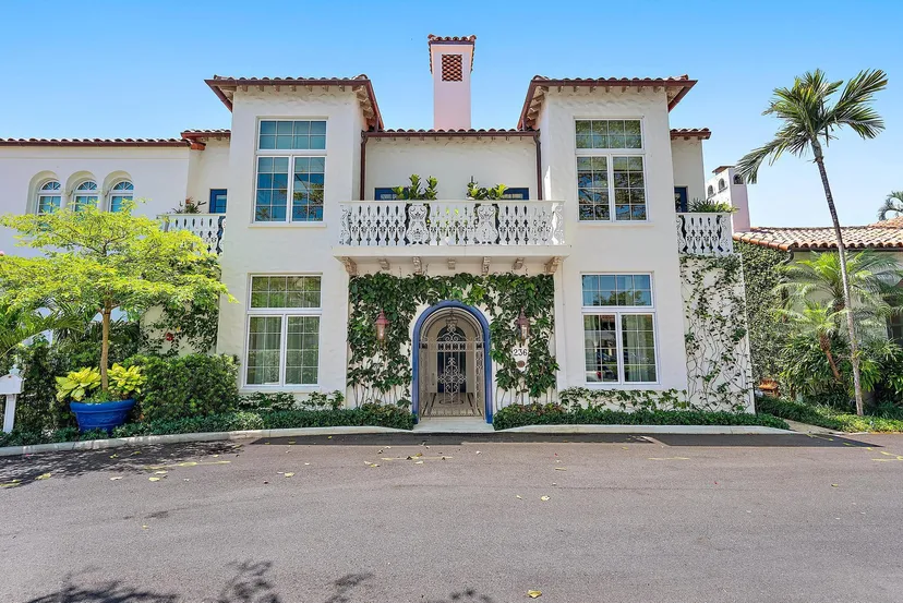 In-Town Palm Beach Unit 101