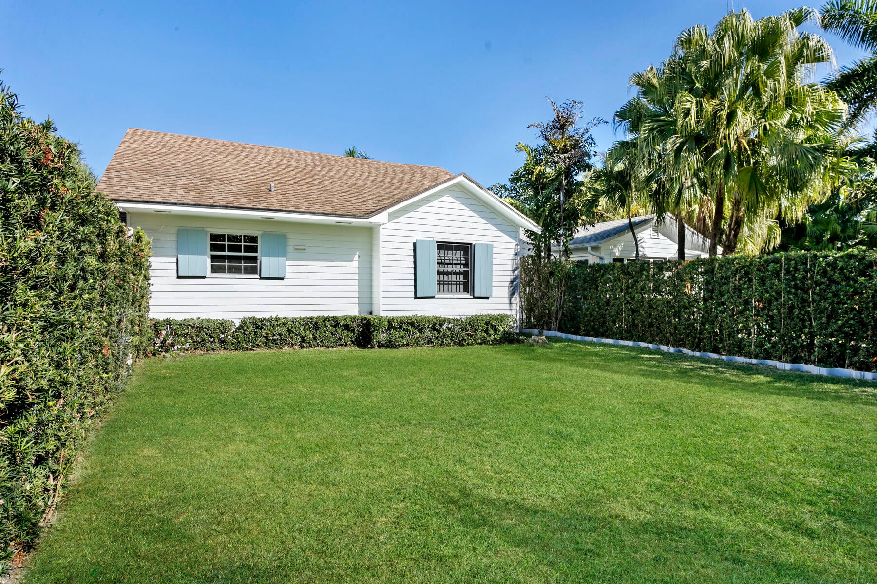 211 Miraflores Drive — photo 2