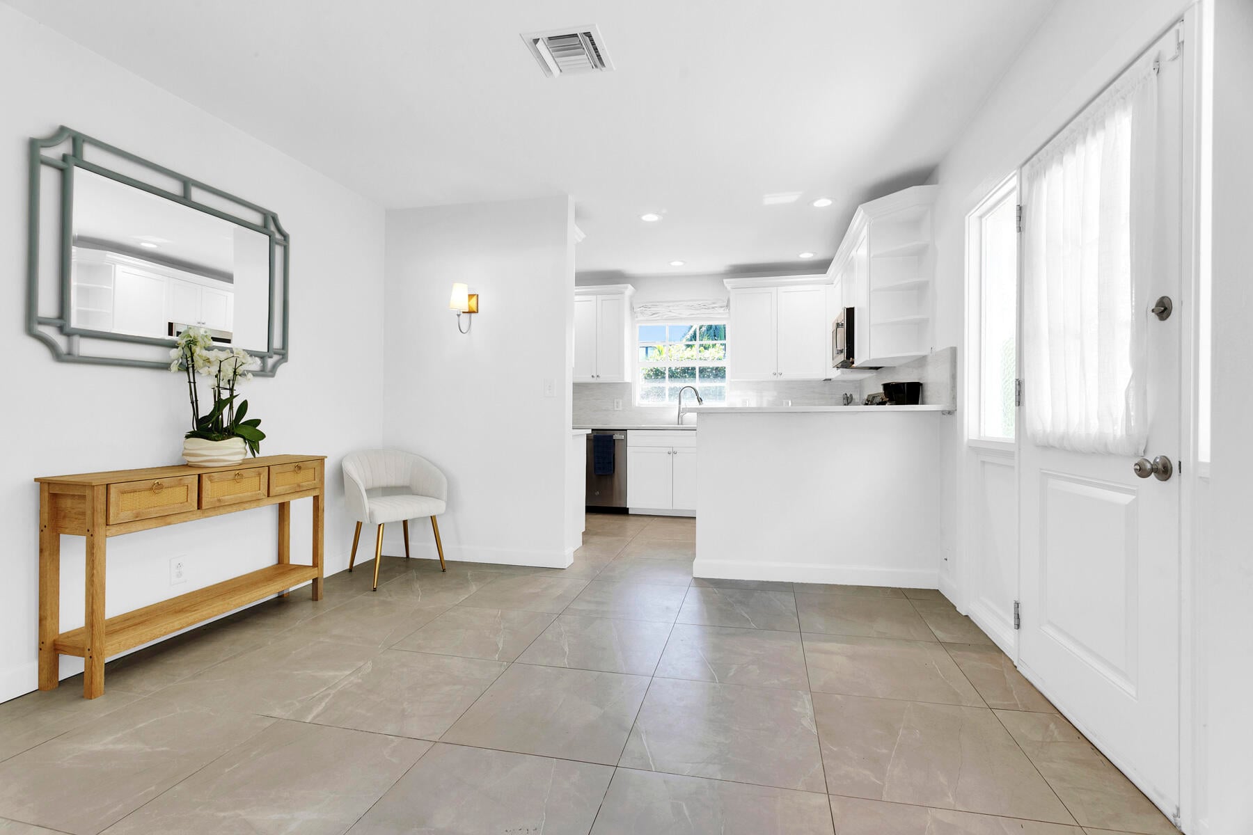 211 Miraflores Drive — photo 4