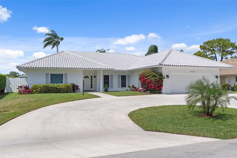 9010 Gardens Glen Circle, Palm Beach Gardens