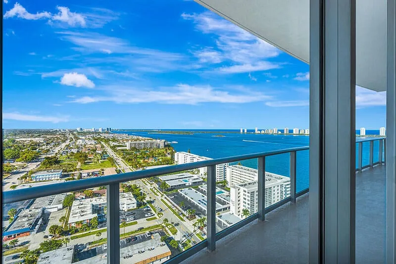 220 Lake Shore Drive 2105, Lake Park