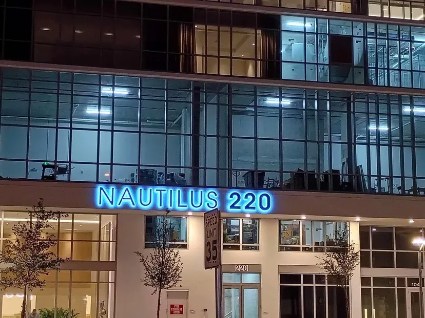 220 Lake Shore Drive 823