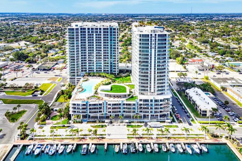 220 Lake Shore Drive 1010, Lake Park