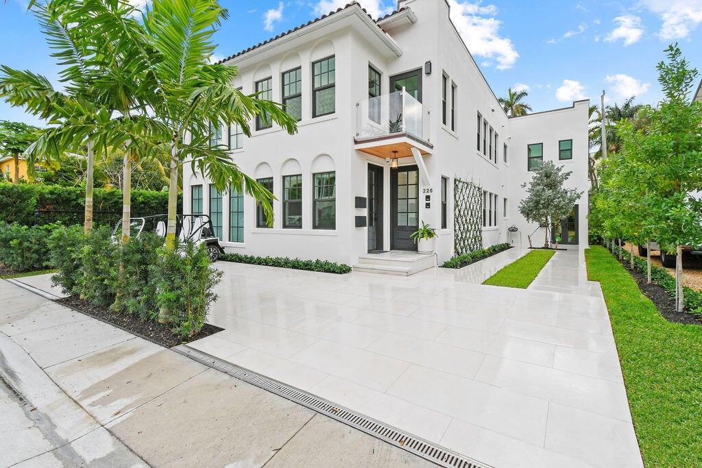 226 Oleander Avenue #3 — photo 2