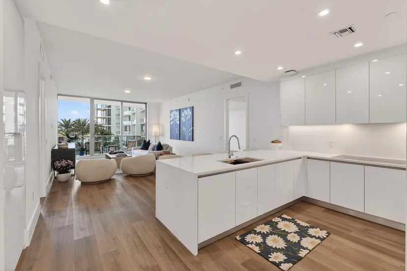 220 Lake Shore Drive 715, Lake Park