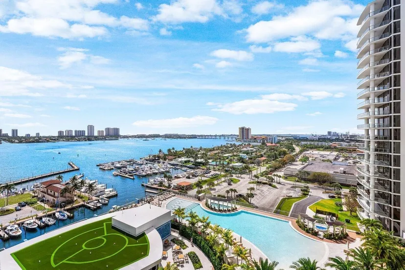 220 Lake Shore Drive 1415, Lake Park