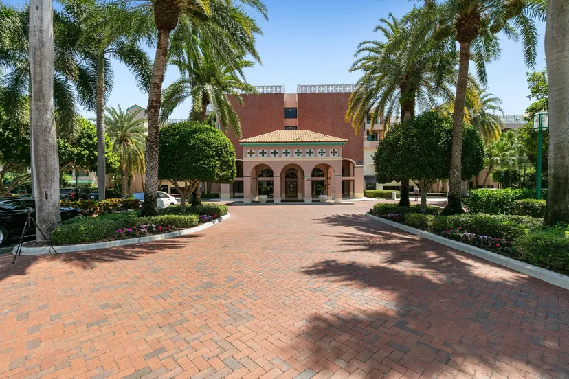 Mizner Court Unit 127