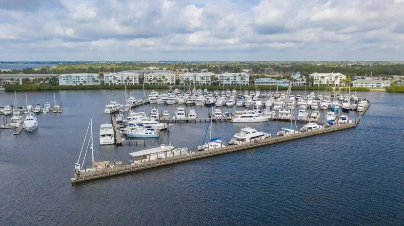 Harborage Yacht Club Unit 403