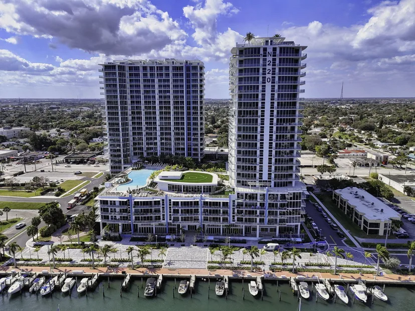 220 Lake Shore Drive 605, Lake Park