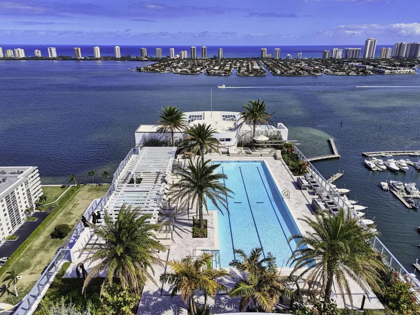 220 Lake Shore Drive 609, Lake Park