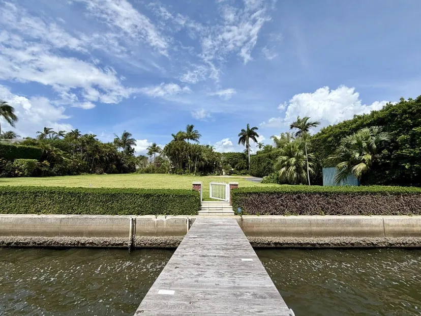 690 Island Drive — photo 3