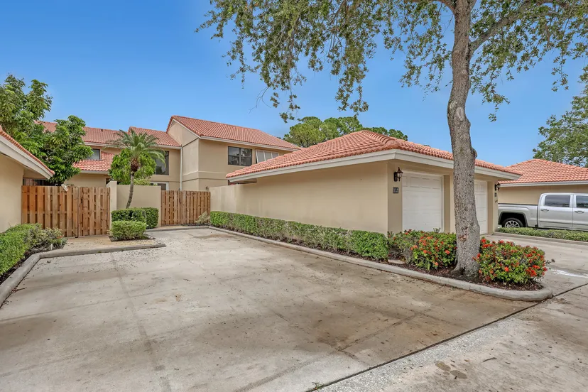 132 Old Meadow Way, Palm Beach Gardens