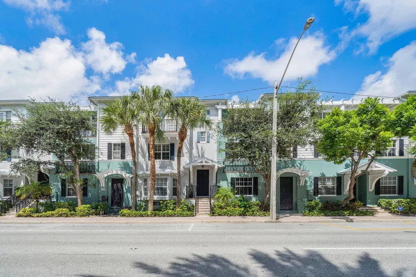 Sold Jun 2026 · 375 E Mallory Circle, Delray Beach