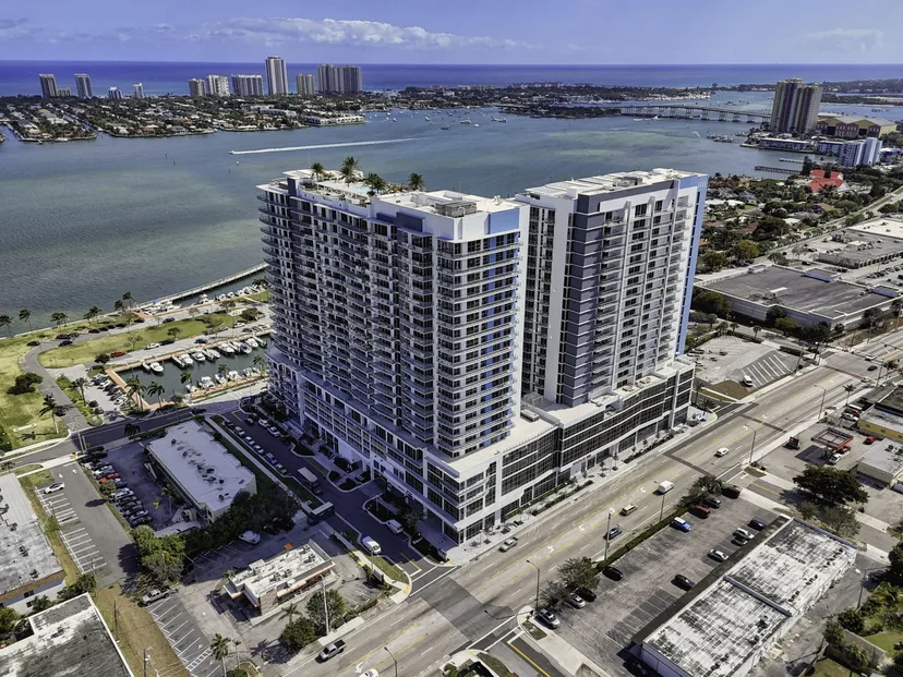 220 Lake Shore Drive 617, Lake Park