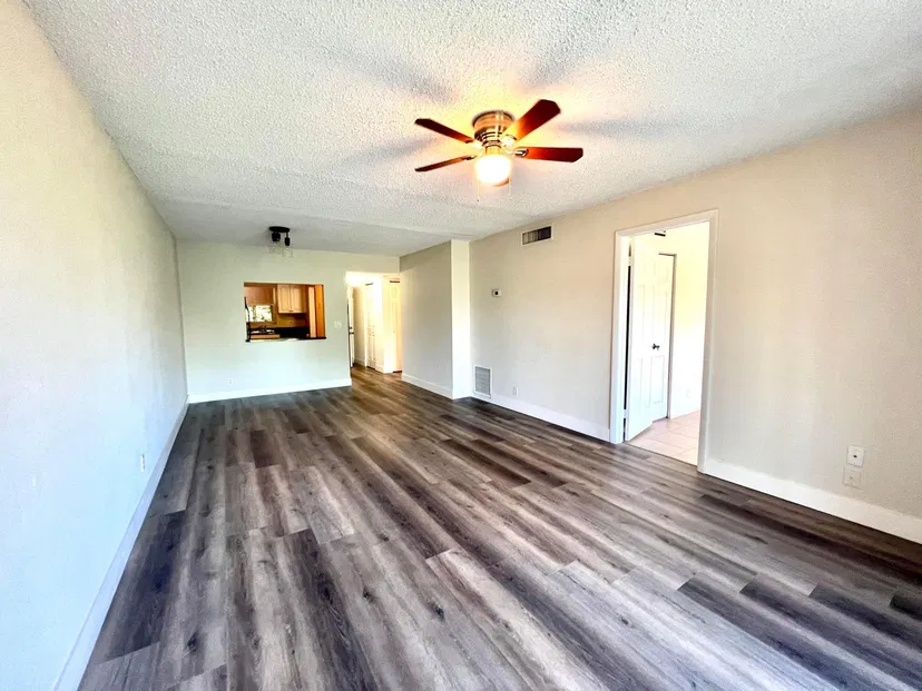 Unit Apt 302