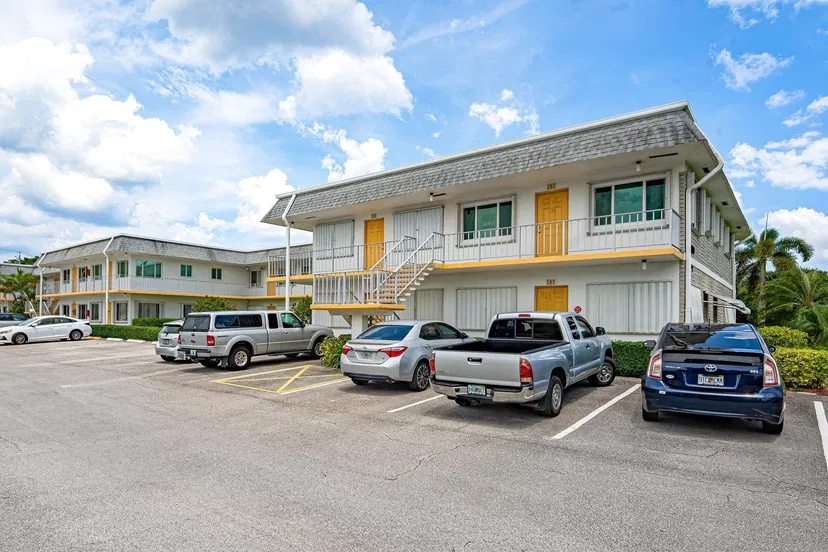  Unit Bldg 7 Apt106