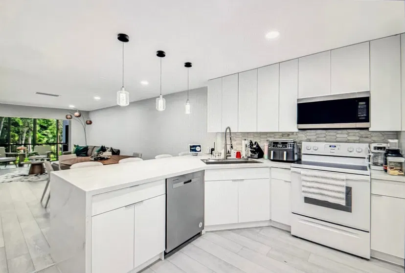 21362 JUEGO Circle 33D, Boca Raton