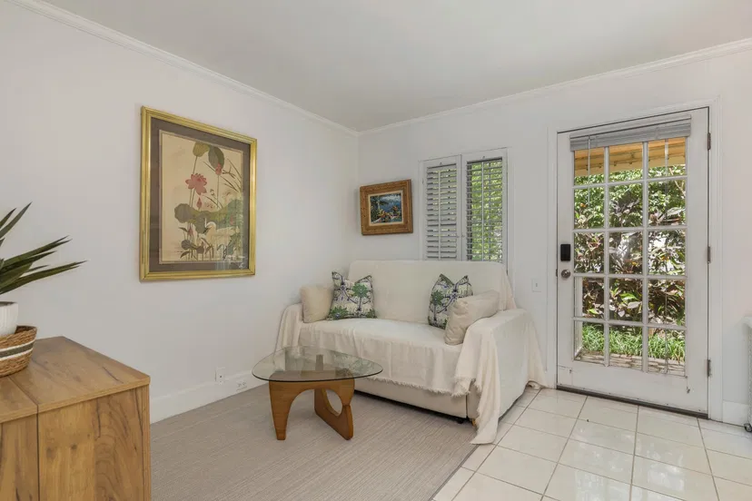 155 Peruvian Avenue #Back Cottage — photo 2