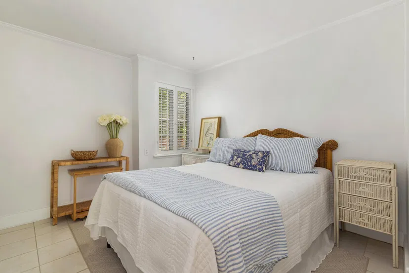 155 Peruvian Avenue #Back Cottage — photo 5