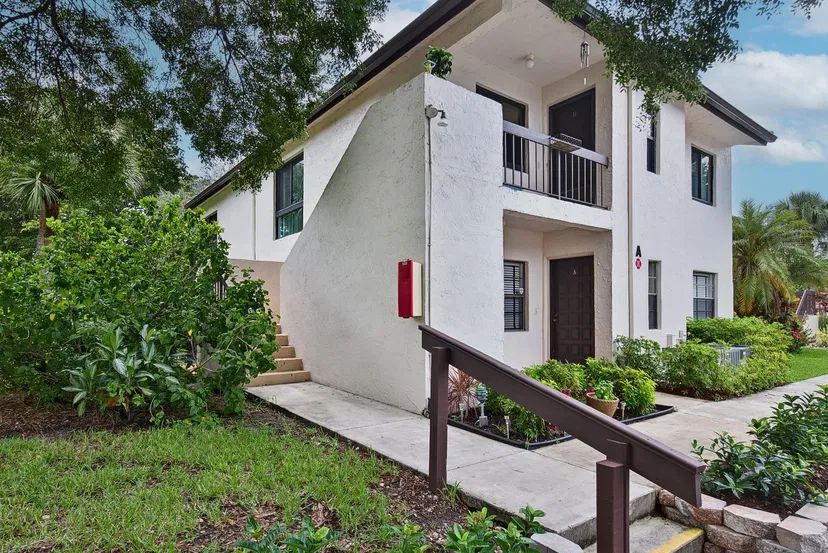7956 Eastlake Drive Unit 16b, Boca Raton