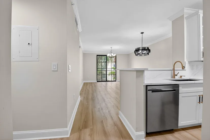 630 S SAPODILLA Avenue 412, West Palm Beach