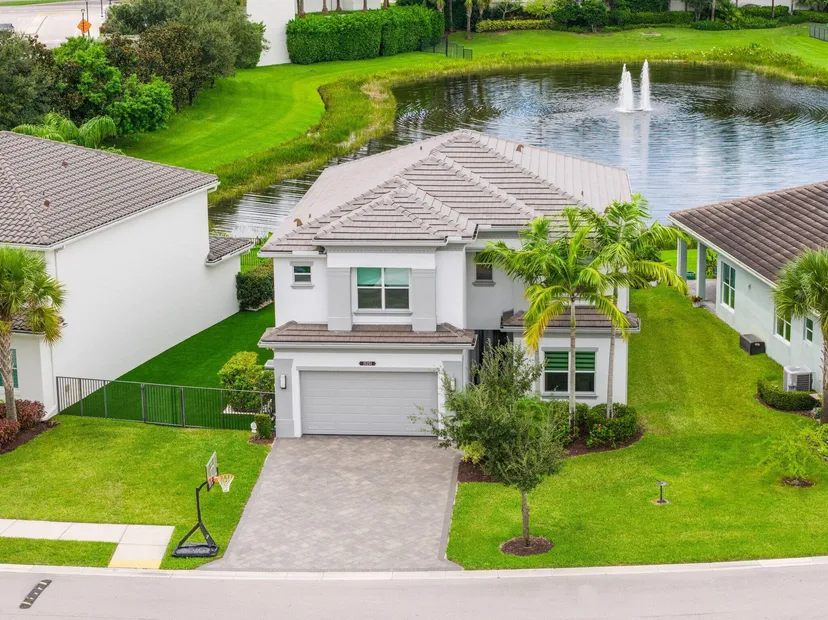 Saturnia Boca Raton