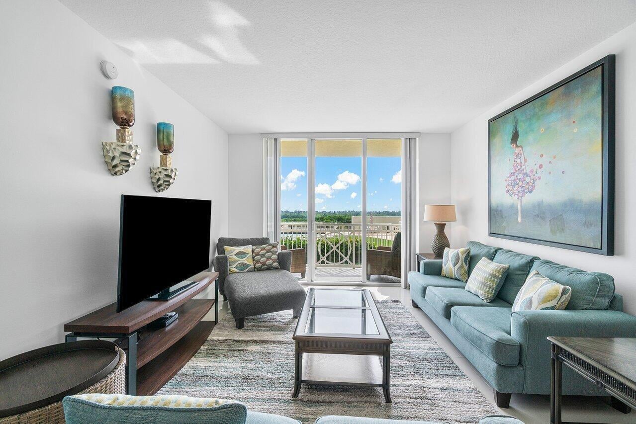  Unit Apt 606