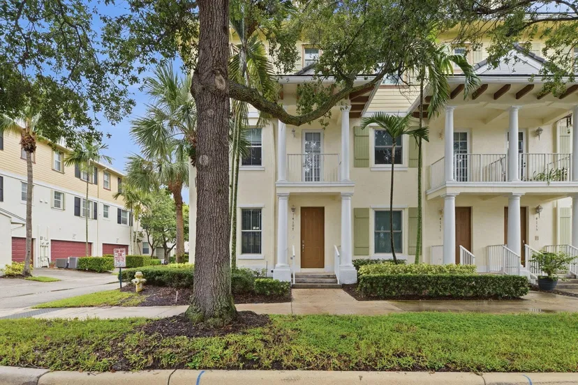 Charleston Court at Abacoa