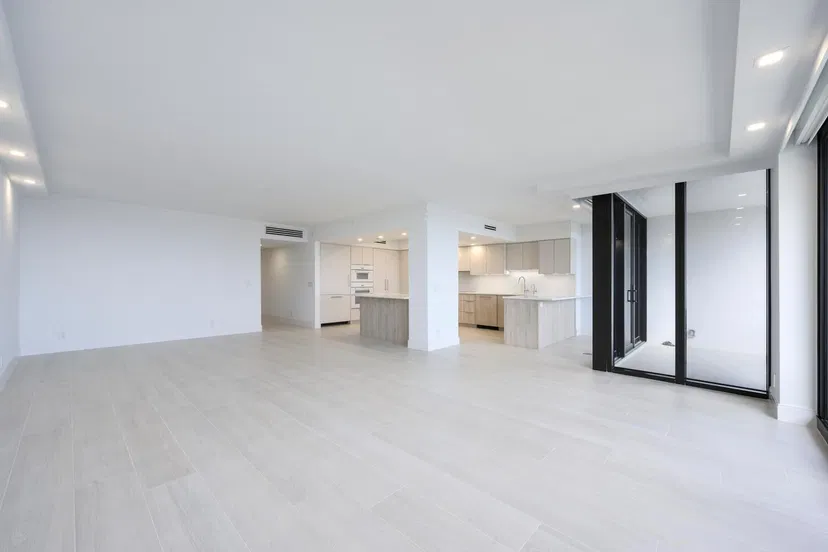 The Plaza of The Palm Beaches Unit 14c