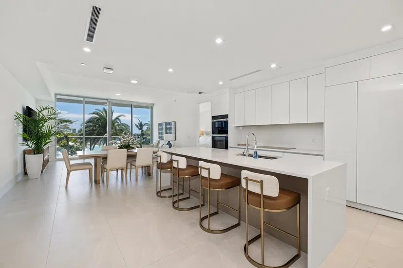 220 Lake Shore Drive 704, Lake Park