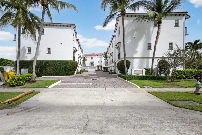 1950 Presidential Way 10, West Palm Beach