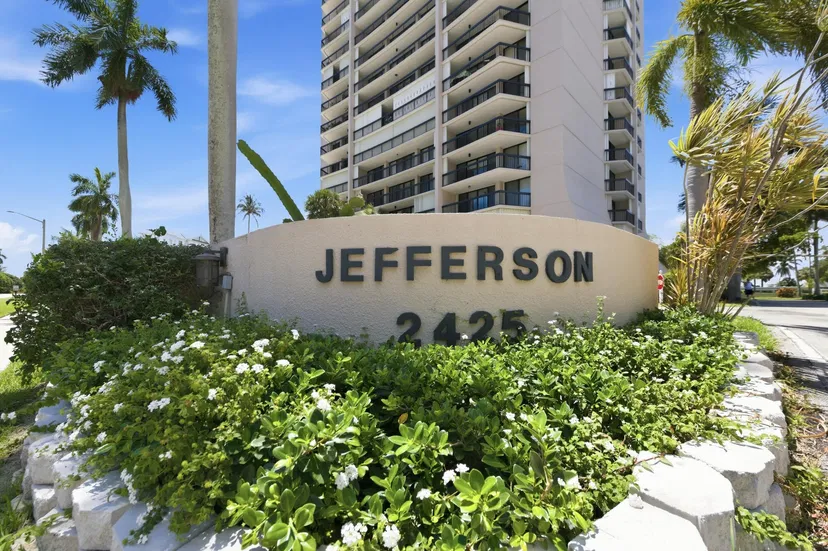 2524 Presidential Way 606, West Palm Beach