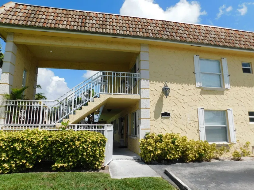 Village of North Palm Beach Unit 104
