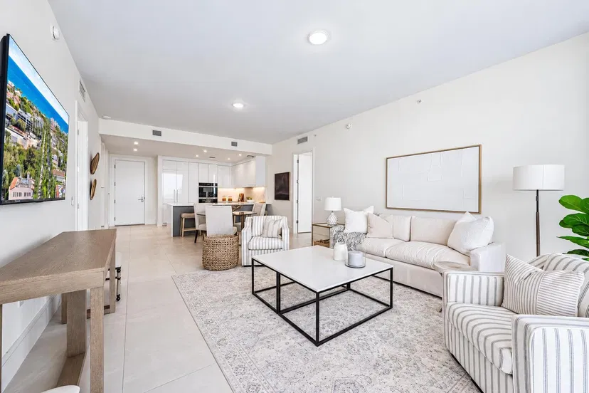 220 LAKE SHORE Drive 817, West Palm Beach