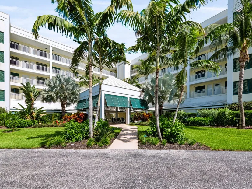 529 NE Plantation Road 105, Stuart