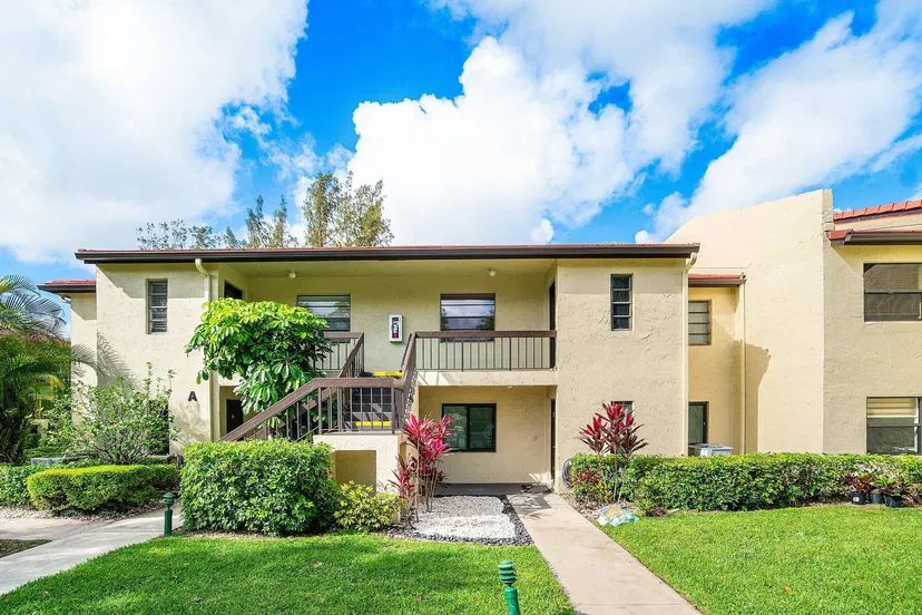 8320 CASA DEL LAGO D, Boca Raton