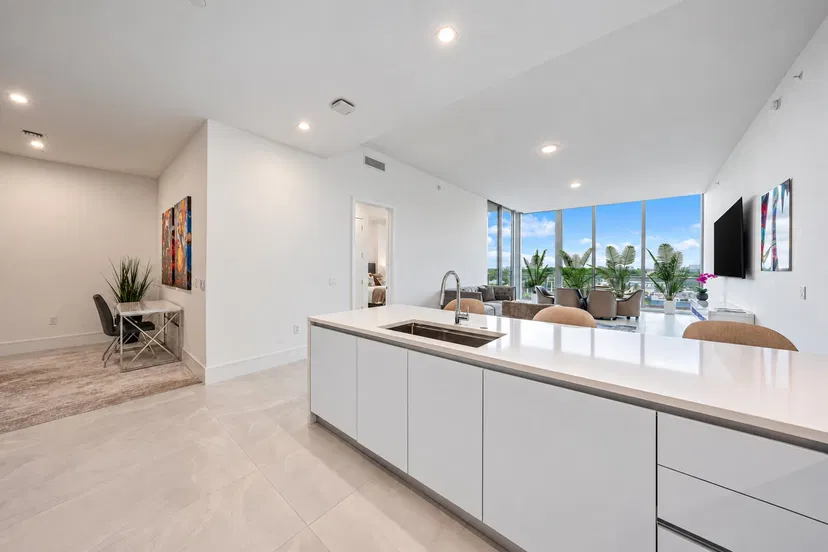 220 Lake Shore Drive 621, Lake Park