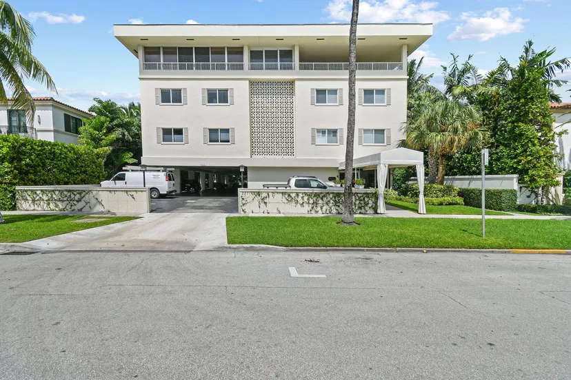 227 Brazilian Avenue 2H, Palm Beach