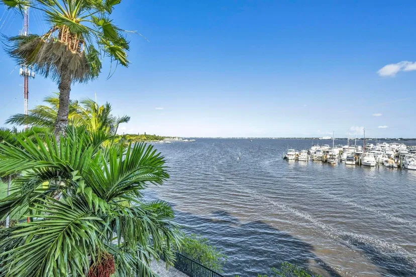 975 NW Flagler Avenue 304, Stuart