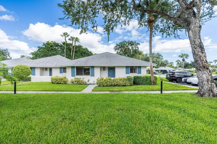 828 CLUB Drive, Palm Beach Gardens