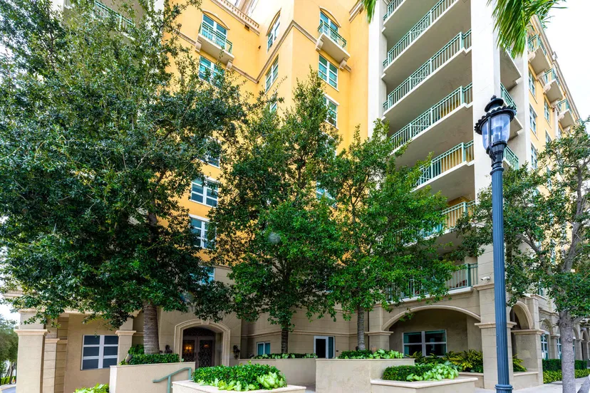 Sold Apr 2023 · 403 S Sapodilla Avenue 204, West Palm Beach