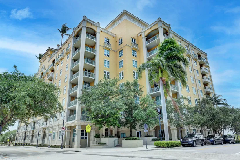 Sold Mar 2023 · 403 S Sapodilla Avenue 217, West Palm Beach