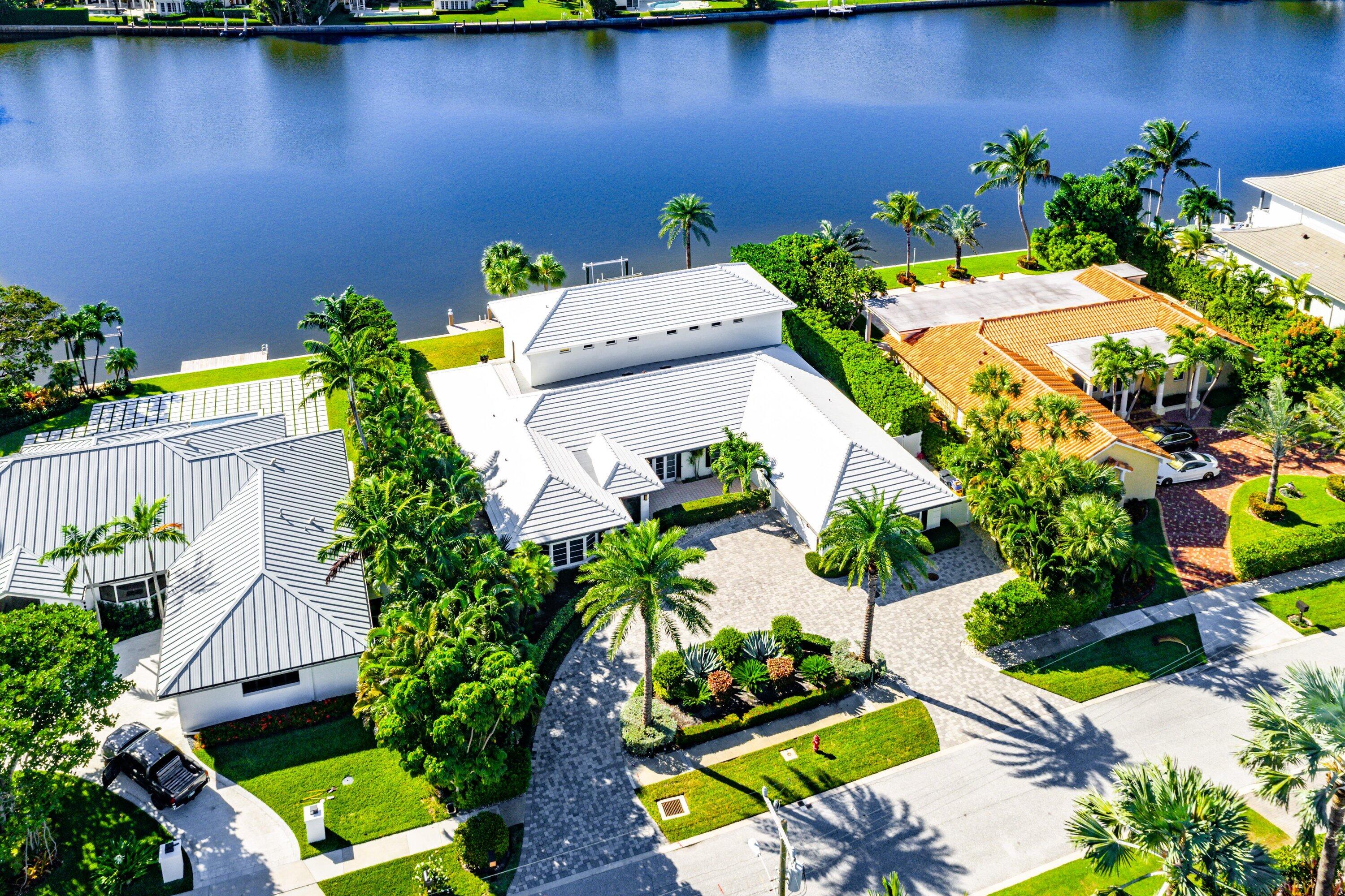 Canal home — 50 Spoonbill Road, Manalapan